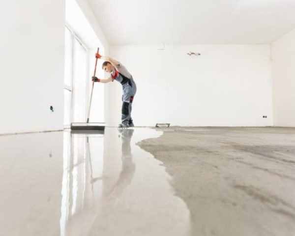 worker use screed epoxy 6683fd07